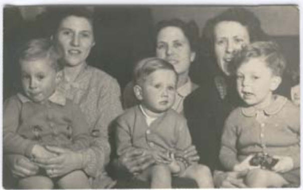 Doris Magill nee Bragg, Ivy Wicks nee Magill, Doris Jennings nee Magill  Dennis Magill, Colin Wicks , Gerald Jennings